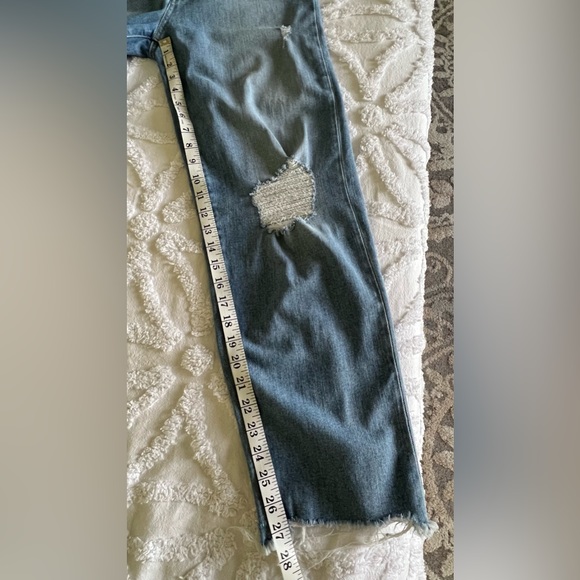 Joe's Jeans High Rise Boyfriend Blue Ripped Torn Relaxed Denim Raw Hem Size 28 - Picture 10 of 11